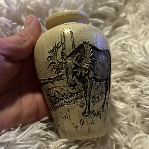 5" Pottery Vase White Moose and moose family Etching Carving Hg56 - Picture 3 of 5